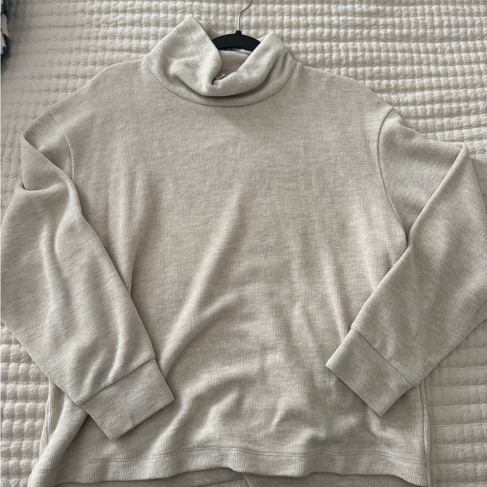 Uniqlo Light Gray Turtleneck Sweater
